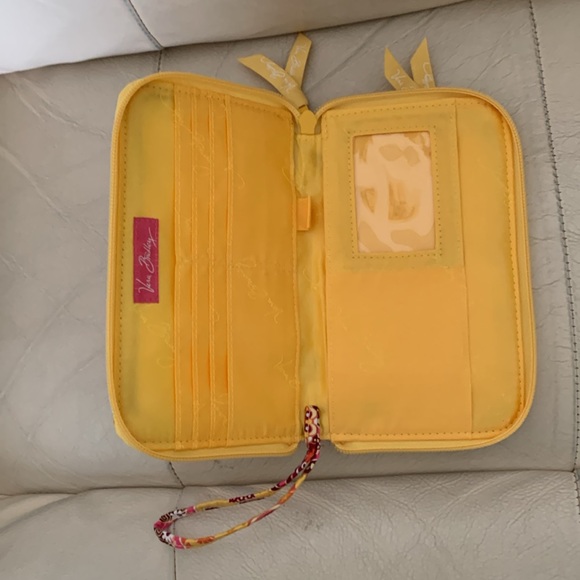 Vera Bradley Wristlet - Excellent condition - Picture 3 of 7